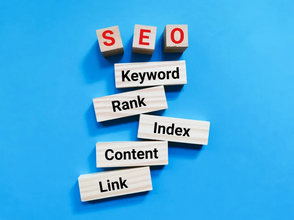 Internaute utilisant la recherche vocale pour trouver un site web