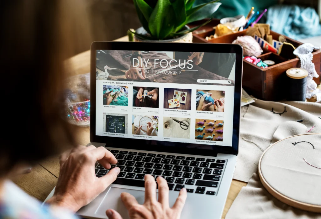 Comparaison entre publication irrégulière et stratégie de contenu régulière sur blog