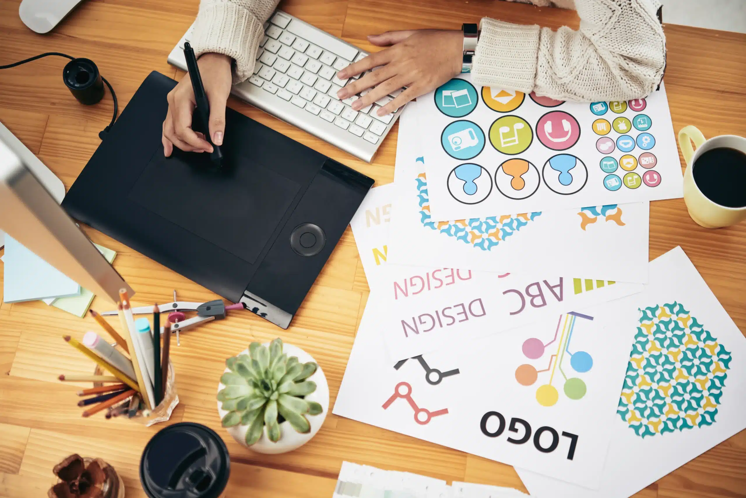 Rédacteur SEO qui optimise les contenus pour améliorer le classement sur Google et attirer plus de trafic.
