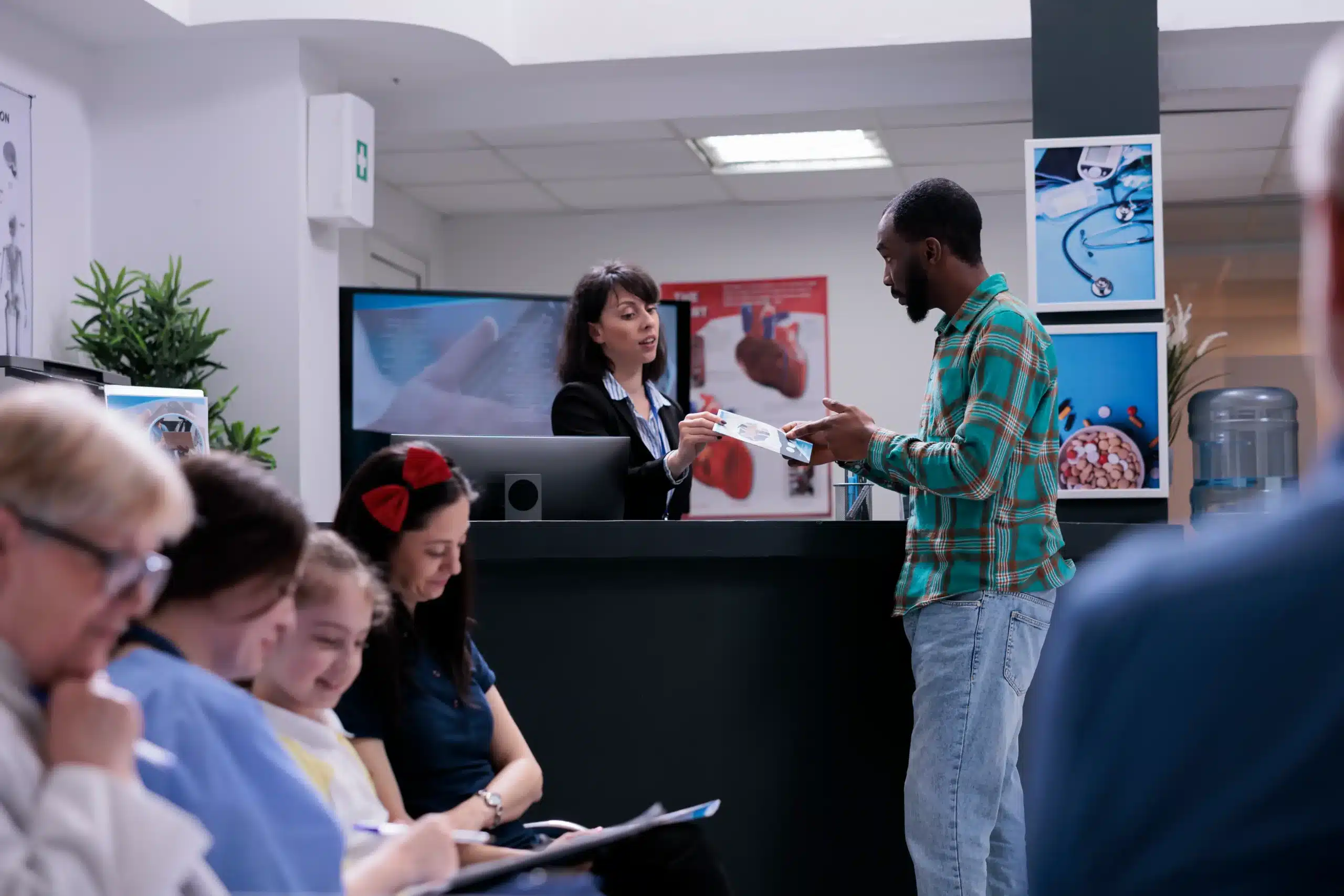 Flyer attractif pour centre de formation professionnelle, mettant en avant les programmes éducatifs offerts.