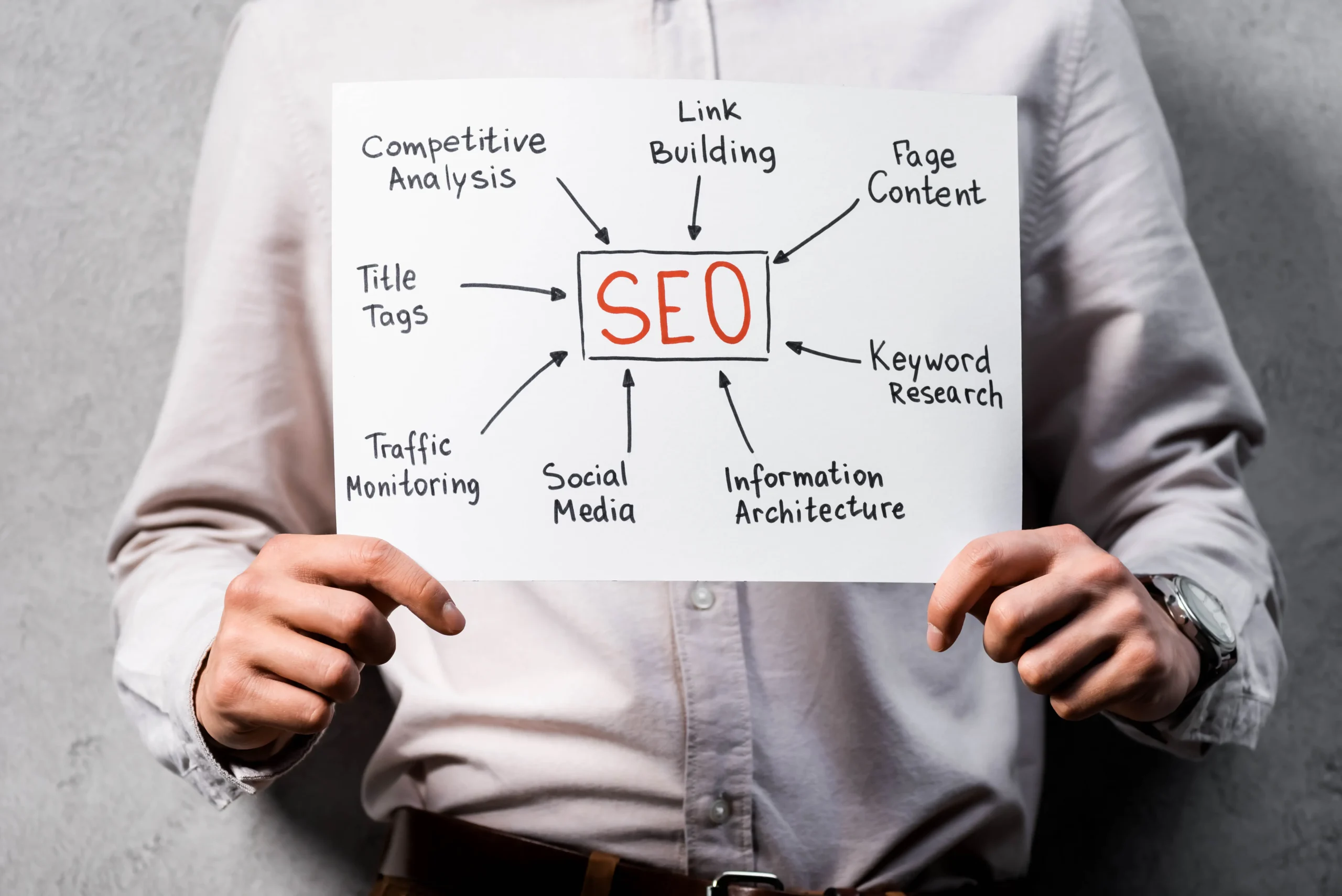 Loupe sur un graphique SEO en hausse, ambiance détendue et fun