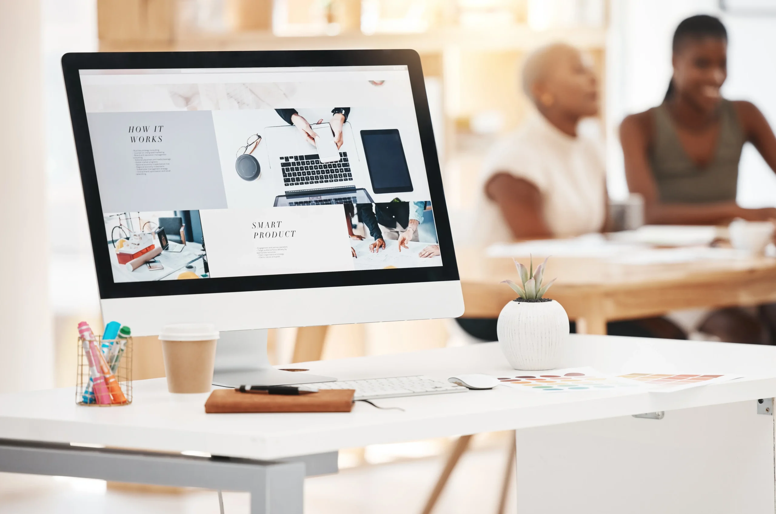 Développeur freelance créant un site responsive et optimisé pour mobiles et SEO, pour une meilleure expérience utilisateur