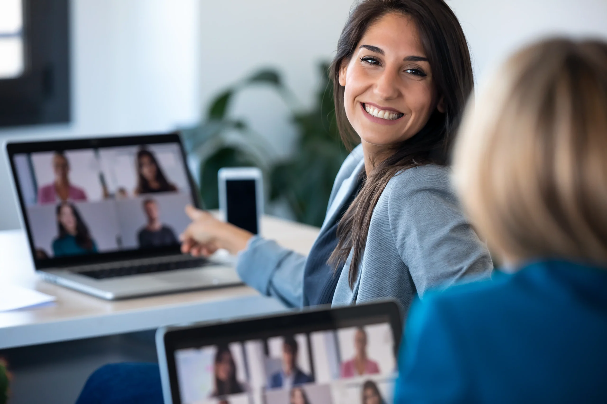 Freelance animant un webinaire pour PME