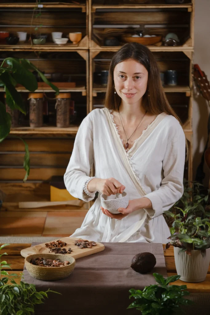 therapeute en séance d energy healing mains au dessus du corps