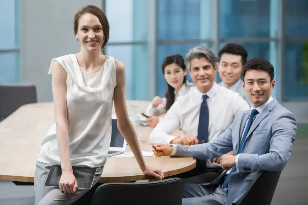 Collaboration entre collègues via communication interne digitale